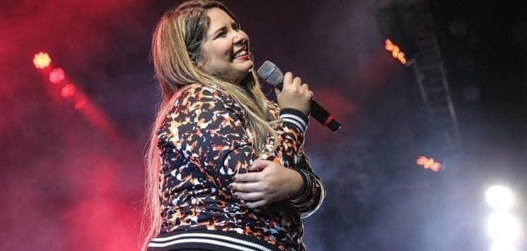 Descubra o que Marília Mendonça fez com roupas usadas após perder 20 kg