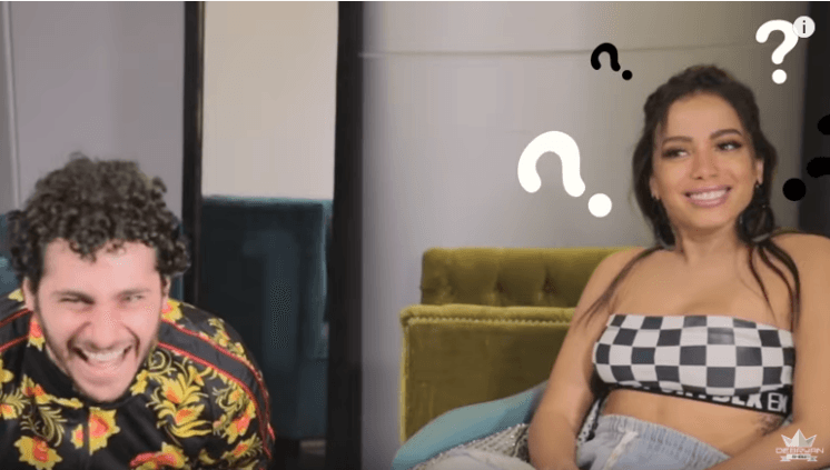 Anitta leva susto com apresentador internacional