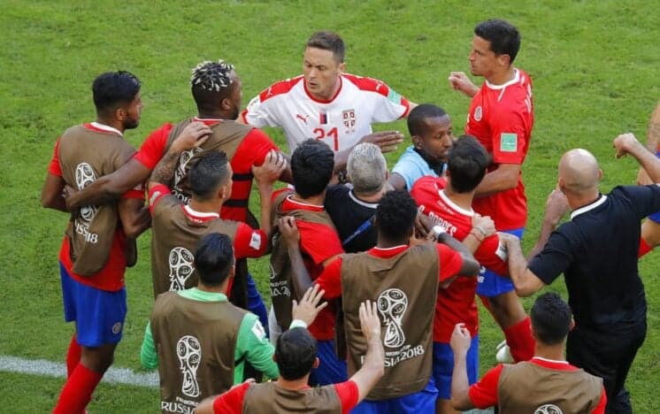 Com briga, Copa do Mundo começa com boa audiência neste domingo (17) na Globo