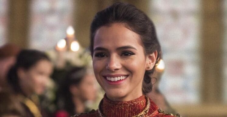 Bruna Marquezine dá aulinha sobre como levar queda cinematográfica e fãs comparam com Neymar