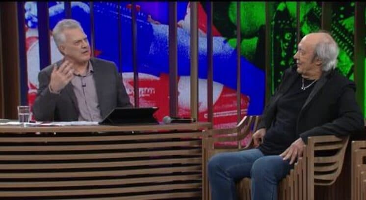 Com 77 anos, Erasmo Carlos mostra na TV esposa 49 anos mais jovem e internet fica em polvorosa
