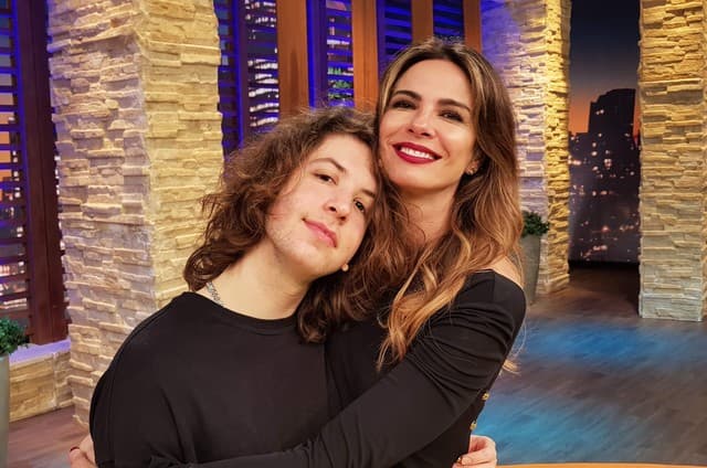 Filho de Luciana Gimenez repreende a mãe por usar roupas curtas: "É bom senso"