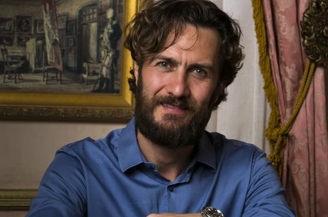 Gabriel Braga Nunes viverá marido de Hebe em filme e série sobre apresentadora; saiba mais