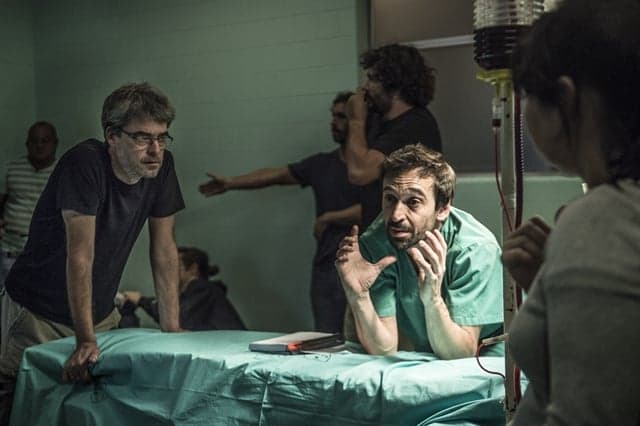 O diretor Andrucha Waddington e Julio Andrade nos bastidores (Foto: Globo/Mauricio Fidalgo) O diretor Andrucha Waddington e Julio Andrade nos bastidores (Foto: Globo/Mauricio Fidalgo)