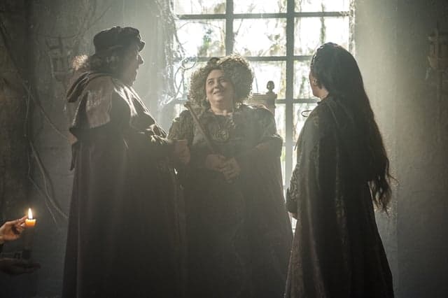 Heráclito (Marcos de Oliveira), Margô (Cristina Mutarelli) e Lucrécia (Tatá Werneck) no castelo de Alcaluz (Foto: Globo/Estevam Avellar)