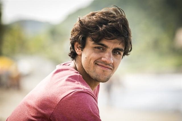 No ar em O Tempo Não Para, Felipe Simas é reservado para outra novela das 19h