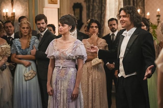 Noivado de Ema e Elisabeta tem barraco, desmaio e fuga em Orgulho e Paixão