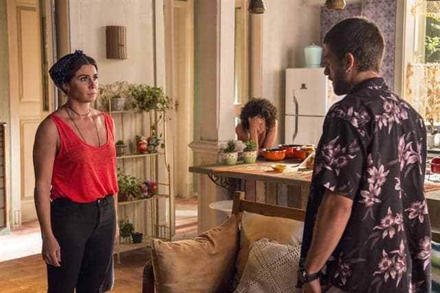 Luzia (Giovanna Antonelli) revela a Ícaro (Chay Suede) que é sua mãe (Foto: Globo/Estevam Avellar) Luzia (Giovanna Antonelli) revela a Ícaro (Chay Suede) que é sua mãe (Foto: Globo/Estevam Avellar)