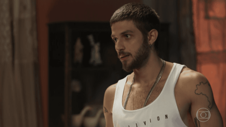 Chay Suede aparece todo saradão e suado em pós treino e "esquenta" a internet