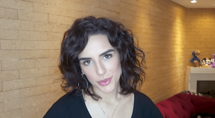 Kéfera faz desabafo e aparece chorando