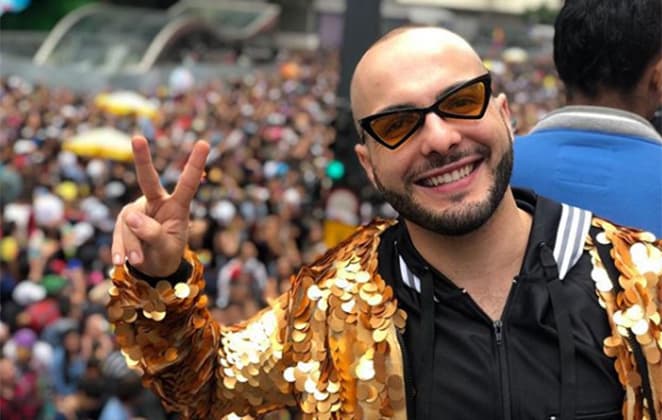Ex-BBB Mahmoud faz terapia online e vira "divo do sexo"