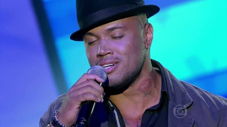 David Brasil é flagrado aos beijos com cantor do The Voice Brasil; confira o vídeo