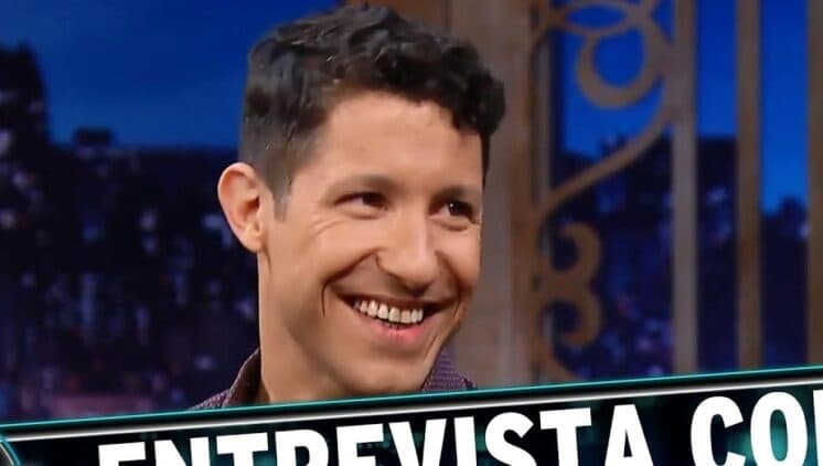 Famoso ator e garoto-propaganda se assume gay e posta foto com o namorado
