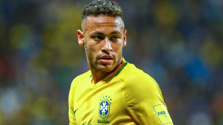 Neymar muda o visual para estreia na Copa e vira piada na web; confira