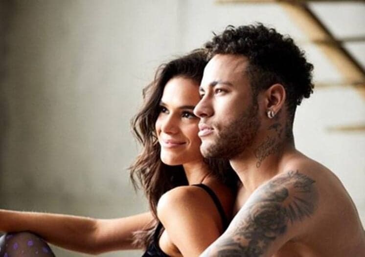 Bruna Marquezine consola Neymar após eliminação da seleção brasileira da Copa do Mundo na Rússia