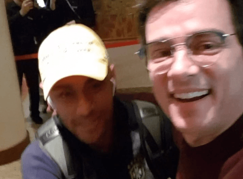 Na Rússia, Celso Portiolli visita hotel da Seleção e tieta Neymar