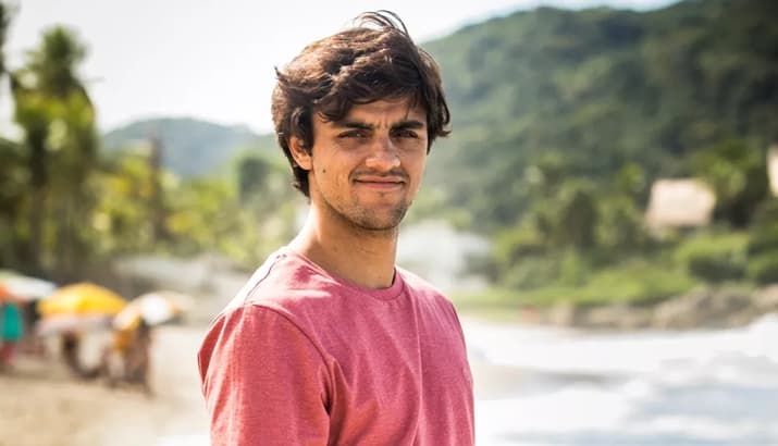 Felipe Simas volta à faixa das 19h após sucesso em Totalmente Demais; conheça seu novo personagem