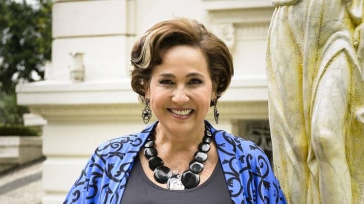 Claudia Jimenez passa mal durante gravação de Deus Salve o Rei e é substituída às pressas