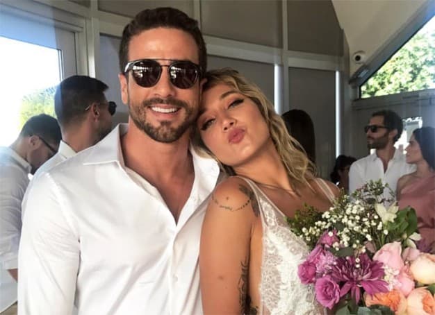 Gabriela Pugliesi exibe estrias no corpo e assegura: "Não me incomoda"