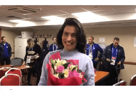 Completando 46 anos, Renata Vasconcellos ganha bolo na Rússia e fica surpresa; veja
