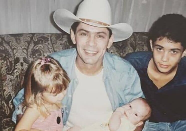 Filhos de Leandro que herdaram fazendas do cantor contam como vivem 20 anos após tragédia