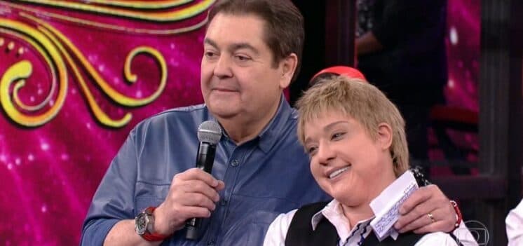 Depois de interpretar Roberto Leal no Show dos Famosos, Helga Nemeczyk conta qual foi sua maior dificuldade