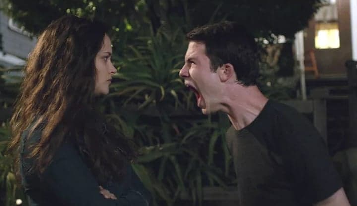 Renovação da série 13 Reasons Why causa revolta e Netflix rebate: "Ninguém é obrigado a assistir"