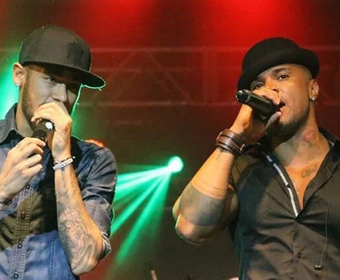 Após beijo em David Brazil divulgado por Neymar, cantor Xanndy tem shows cancelados