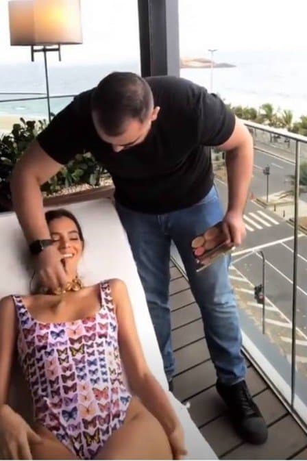 Bruna Marquezine durante ensaio (Foto: Reprodução) Bruna Marquezine durante ensaio (Foto: Reprodução)