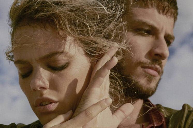 Ex de Chay Suede, Laura Neiva brinca com fim de noivado e ''engana'' jornalistas