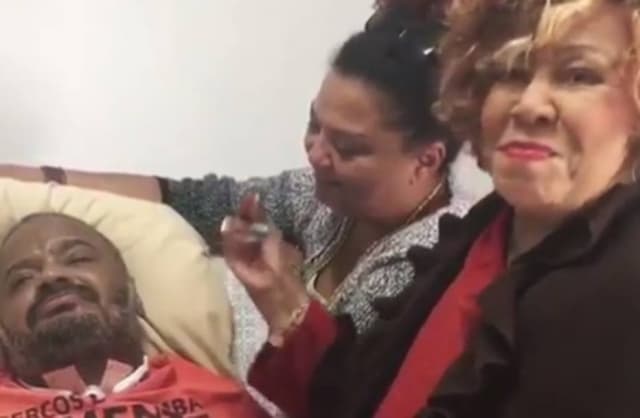 Alcione visita Arlindo Cruz, posta vídeo do encontro e emociona internet