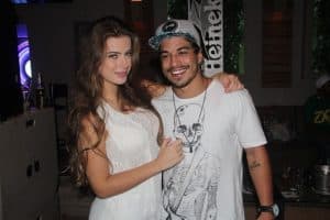 Douglas Sampaio já havia sido acusado de agressão pela ex-noiva, Rayanne Morais (Foto: Reprodução) Douglas Sampaio já havia sido acusado de agressão pela ex-noiva, Rayanne Morais (Foto: Reprodução)