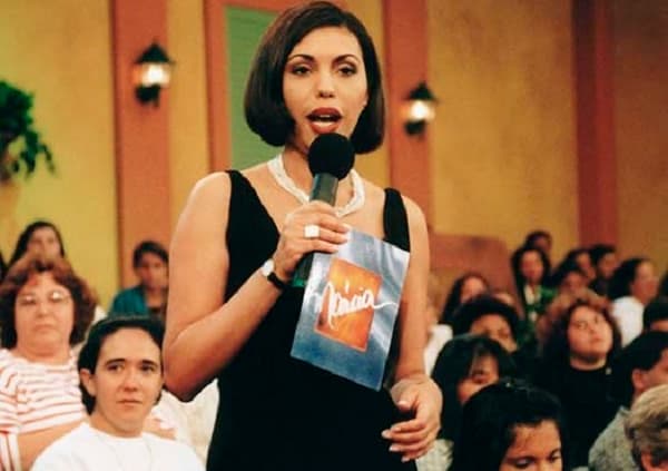 Homem armado? Crise renal? Há 21 anos, Márcia Goldschmidt estreava no SBT, batia a Globo e se deparava com situações bizarras