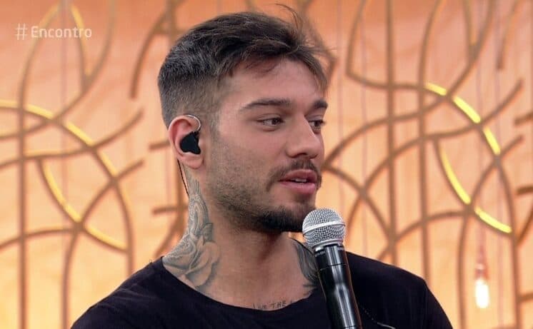 Após assustar fãs com sumiço do Instagram, Lucas Lucco é acusado de fazer marketing e é detonado