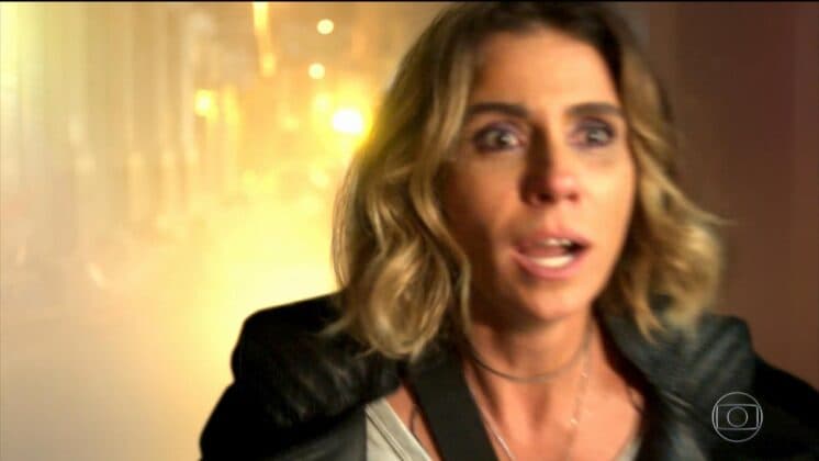 Famosa e foragida, Luzia é cercada pela imprensa em show e se desespera em Segundo Sol