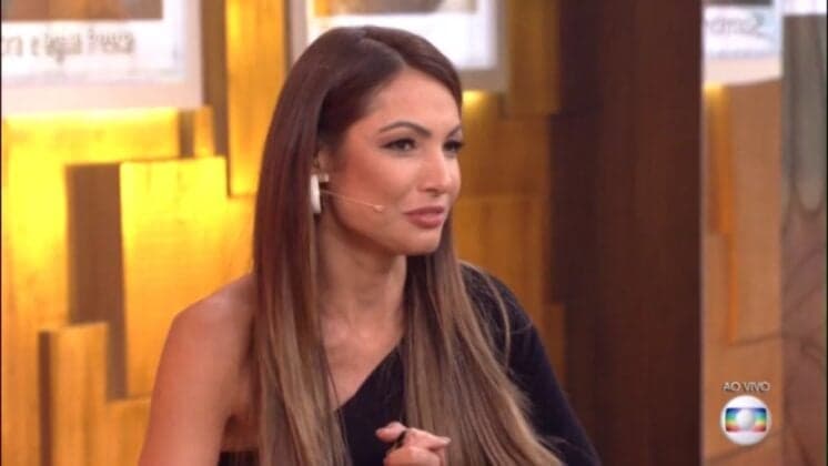 Apresentadora do É de Casa, Patricia Poeta, veste roupa justa e impressiona com magreza