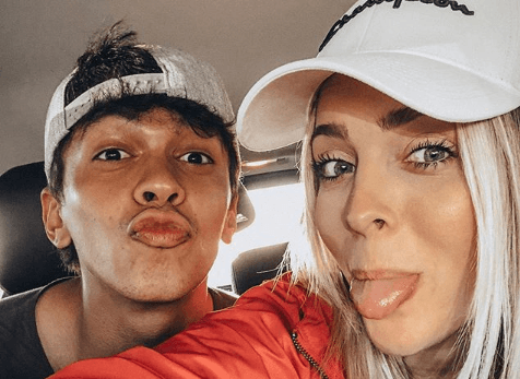 Também acusada de racismo, esposa de Júlio Cocielo quebra o silêncio e detona: "ele errou sim"