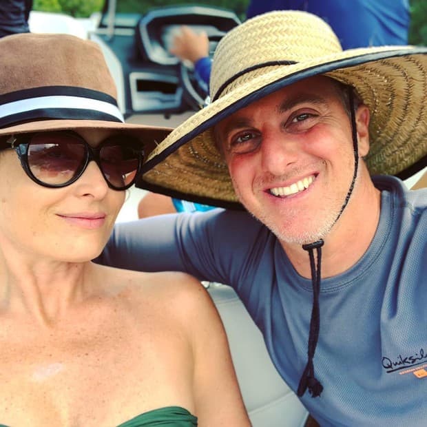 Nos Estados Unidos, Luciano Huck e Angélica são vistos com celebridades internacionais; veja