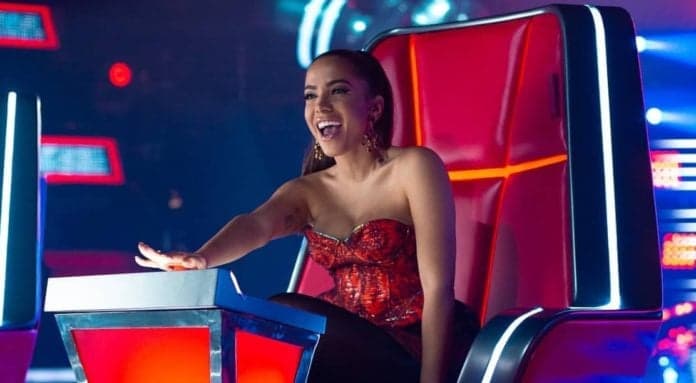 Anitta pega todos de surpresa, confirma que vai ser técnica do The Voice e fala pela primeira vez