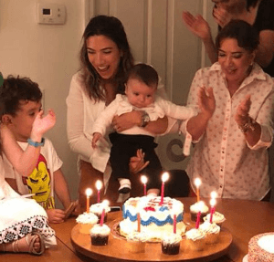 Íris Abravanel completa 69 anos e ganha surpresa da família