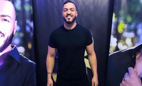 Belo deixa o Brasil para realizar show e acaba preso em quarto por dias