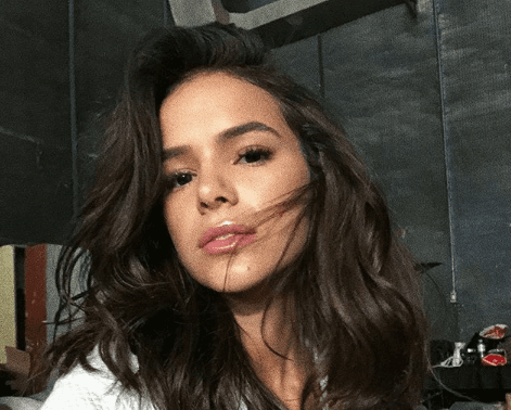 Bruna Marquezine adota estratégia para "fugir" da imprensa após o término da novela Deus Salve o Rei
