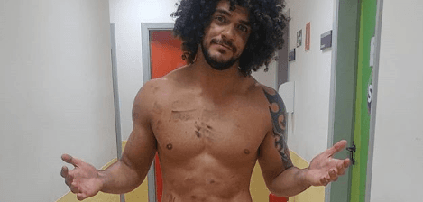 Cotado para a nova edição de A Fazenda, Caíque Aguiar, o Peladão da Praça, diz se aceitaria convite para entrar no reality show