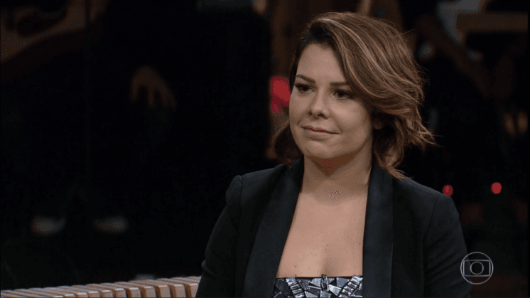 Fernanda Souza abre o jogo e admite que já ficou com ator de Chiquititas