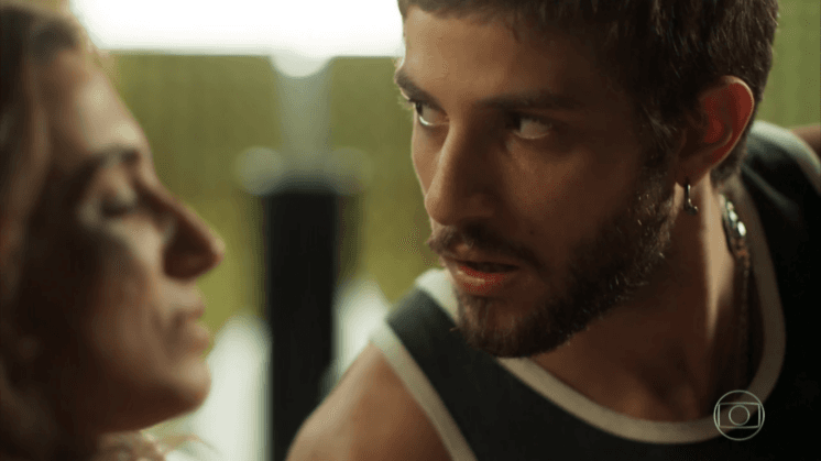 Chay Suede se revolta com vazamento da notícia da traição com atriz de Segundo Sol e solta o verbo