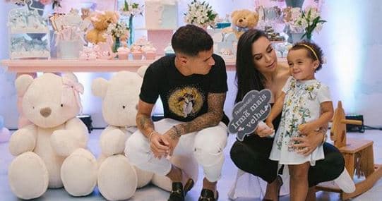 Coutinho e sua família (Foto: Reprodução/Instagram) Coutinho e sua família (Foto: Reprodução/Instagram)