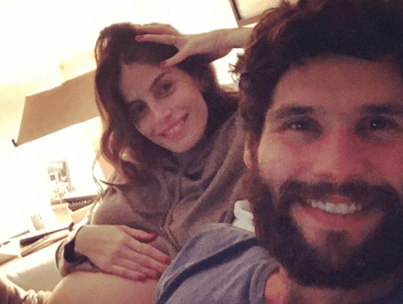 Aos 39 anos e casado com sobrinha de Malu Mader, Dudu Azevedo será pai pela primeira vez