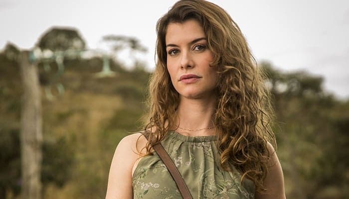 Alinne Moraes, até então discreta, quebra padrão e expõe o filho na internet