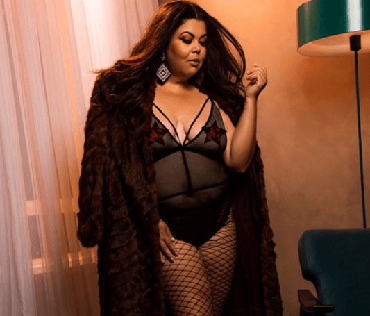 Fabiana Karla surpreende com ensaio sensual e relembra bordão do Zorra Total: 'Isso poode'