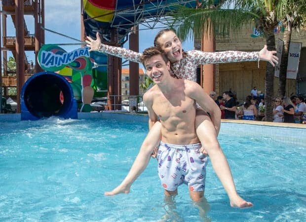 "Tinha medo dele desistir do relacionamento'', dispara Larissa Manoela sobre romance com Léo Cidade